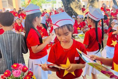 Hưởng ứng ngày sách và văn hóa đọc Việt Nam 21/4. Trường TH Nghĩa Điền tổ chức ngày hội đọc sách và quyên góp sách giáo khoa củ. Với nhiều nội dung rất phong Phú. 100% giáo viên và học sinh tham gia hưởng ứng nhiệt tình. Các em đã quyên góp được 530 sách giáo khoa các loại để tặng các bạn học sinh miền núi khó khăn!